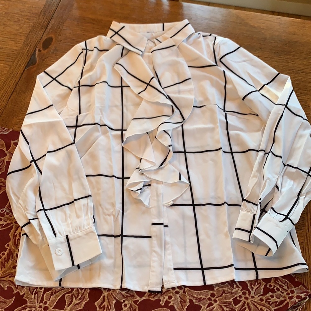 Ruffle trim blouse - Picture 7 of 11